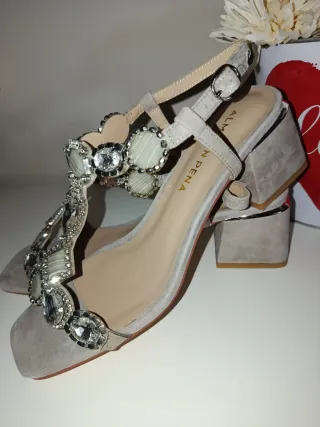 Sandalias Alma en Pena Joya Grises y Plateadas