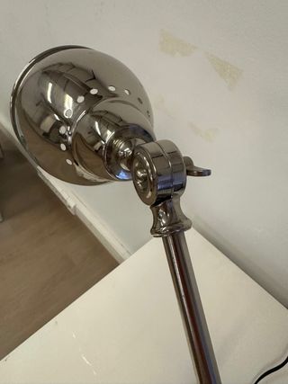 Lámpara de mesa metálica estilo industrial