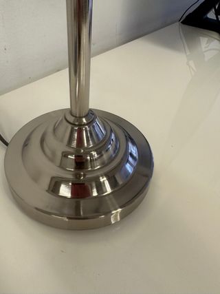 Lámpara de mesa metálica estilo industrial