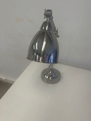 Lámpara de mesa metálica estilo industrial