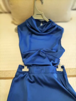 Traje de fiesta azul elegante