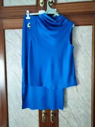 Traje de fiesta azul elegante