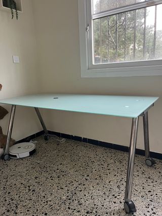 Mesa de cristal y metal para oficina