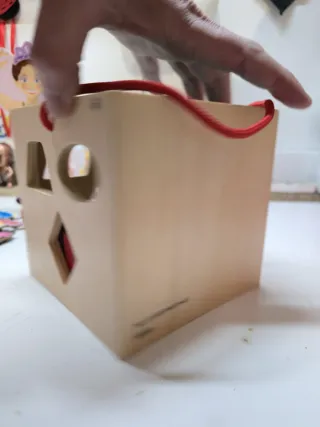Caja de madera para clasificar formas