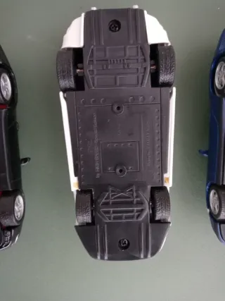 Conjunto 3 Carros Miniatura (Preto, Branco, Azul)