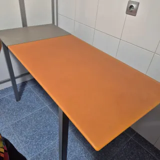 Mesa de cocina extensible naranja