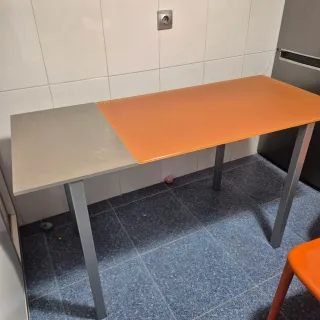 Mesa de cocina extensible naranja