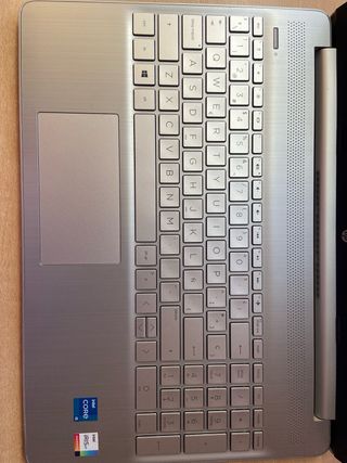 Portátil HP 15s Core i5- 16GB DE RAM- 512 GB SSD