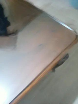 Mesa de comedor de madera y cristal