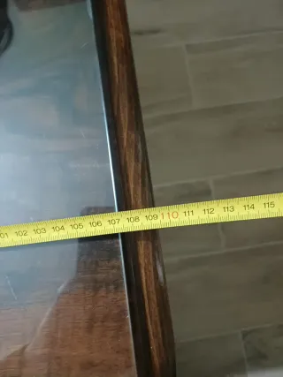 Mesa de comedor de madera y cristal