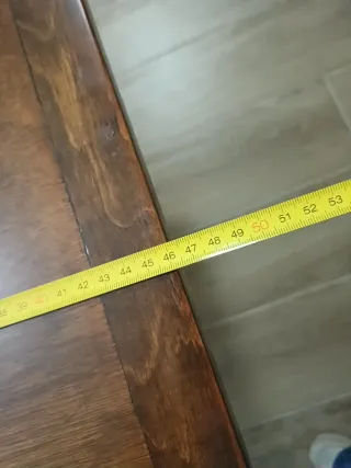 Mesa de comedor de madera y cristal