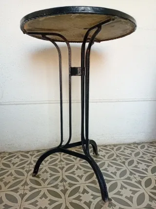 Mesa auxiliar redonda metal y mármol 80x54