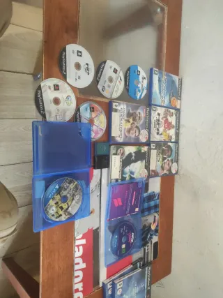 Lote Videojuegos PS2 y PS4 + Memory Cards