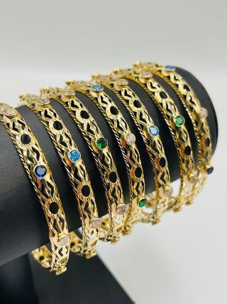 SEMANARIO PERFORADO CON PIEDRAS DE COLORES.Oro 18K