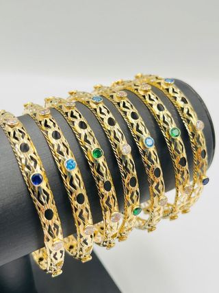 SEMANARIO PERFORADO CON PIEDRAS DE COLORES.Oro 18K