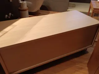 Mueble bajo con ruedas y cajones, ideal para baños