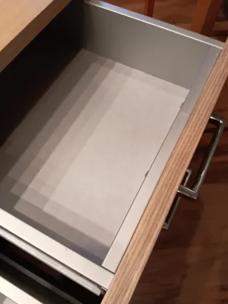 Mueble bajo con ruedas y cajones, ideal para baños