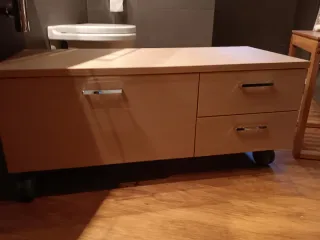 Mueble bajo con ruedas y cajones, ideal para baños