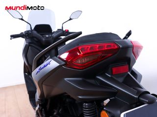 YAMAHA X-MAX 125