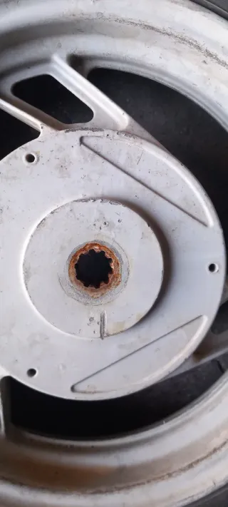 Rueda trasera Suzuki Lido 75 Michelin