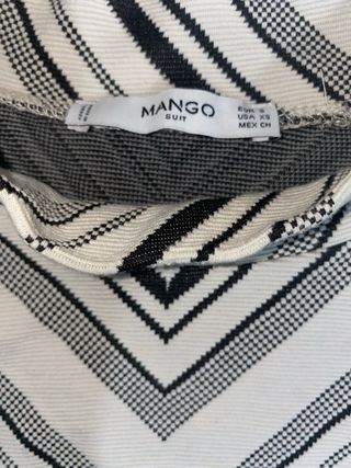 Conjunto Mango Blusa Rayas y Short Negro