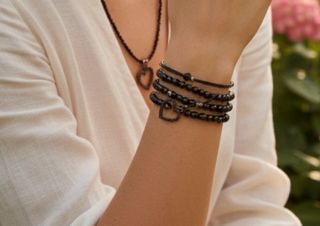 Collar espinelas negras corazón plata