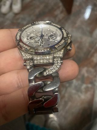 Reloj Guess Plateado con Cristales
