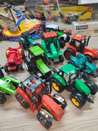Lote 10 tractores, remolques de juguete