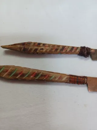 2 Facas Antigas Decorativas