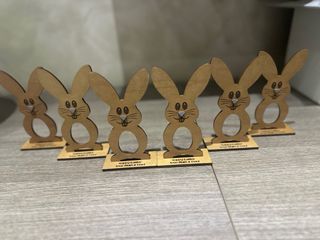 Coniglietti porta ovetti in legno