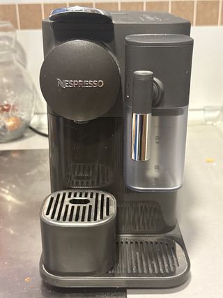 Cafetera Nespresso Negra