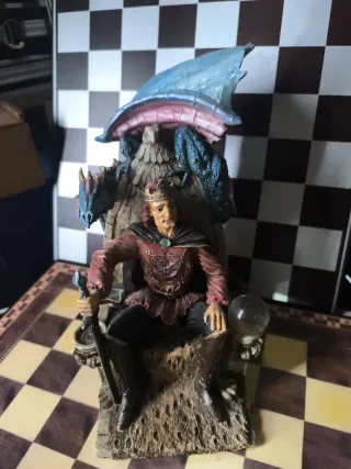 Figura Rey Fantasía Resina 25cm