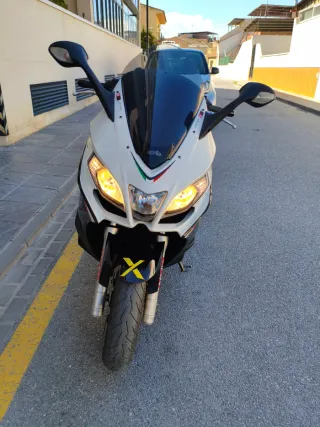 Aprilia SRV 850 Maxi Scooter 2017 ABS Y ATC