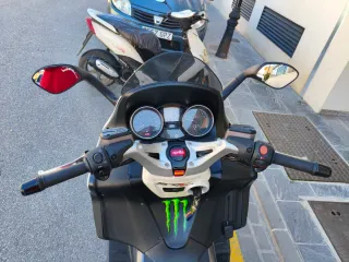 Aprilia SRV 850 Maxi Scooter 2017 ABS Y ATC