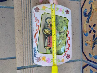 Caja metálica antigua.