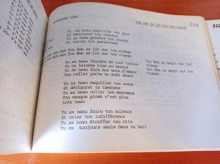 Libro artesano de canciones en francés.