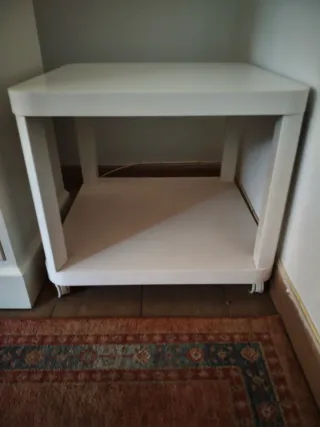 Mesita auxiliar blanca con ruedas