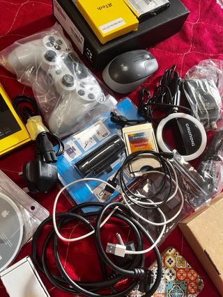 Lote Electrónica: Mando PS4, Ratón Logitech, HDD