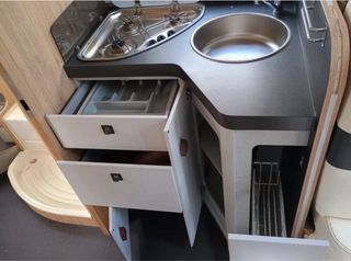 AUTOCARAVANA ROLLER TEAM