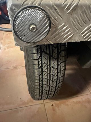 Remolque ligero con tapa rígida de 400kg de MMA