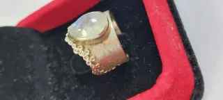Anillo Plata de Ley con Piedra Luna.