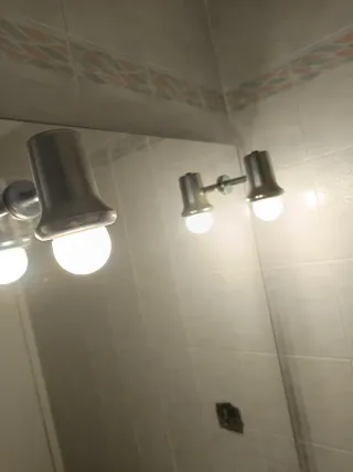 Espejo de baño con 2 bombillas