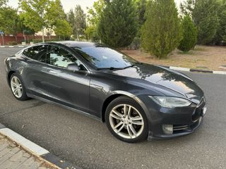 Tesla Model S 85D Supercargas gratis