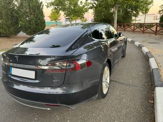 Tesla Model S 85D Supercargas gratis