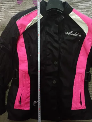 Chaqueta de moto Modéka negra y rosa