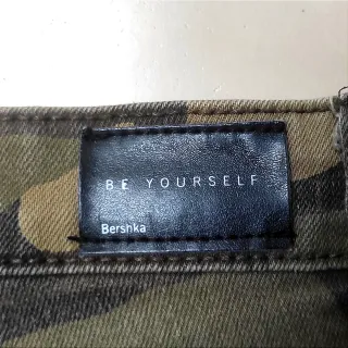 Shorts jeans camuflaje mujer Bershka talla 38