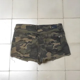 Shorts jeans camuflaje mujer Bershka talla 38