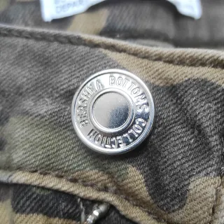 Shorts jeans camuflaje mujer Bershka talla 38