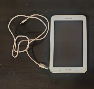 Tablet Samsung Blanca con Cargador