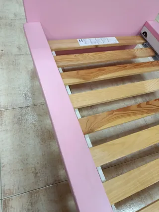 Cama infantil rosa Ikea